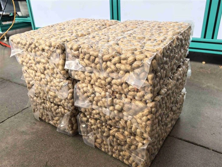 Semi-Automatic Peanut Vacuum Packaging Machine: Innovation Meets Efficiency